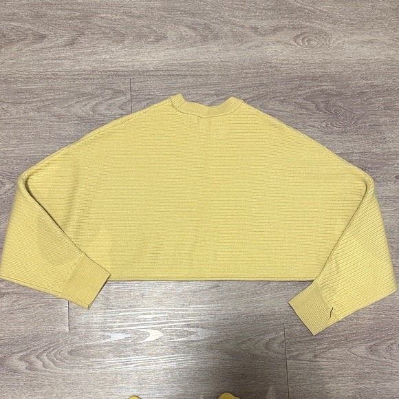 Wilfred Yellow Cropped Sweater - Picture 4 of 6
